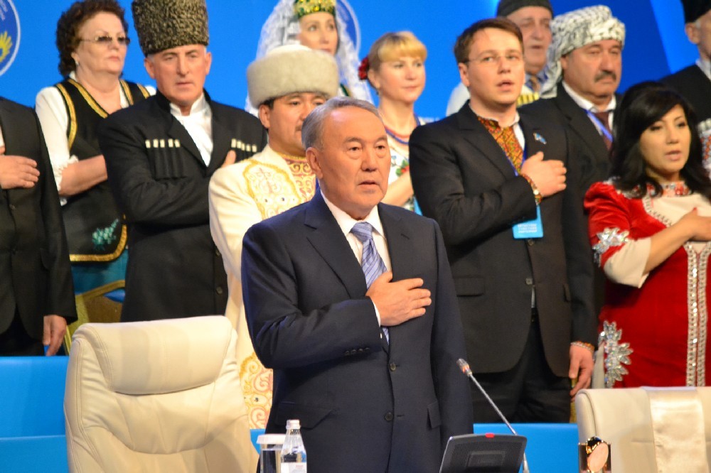 Бузова жұлдыздарының қатысуымен онлайн порно қараңыз