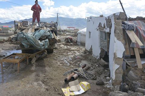 Қарт маскүнем қаңғыбас әйел желіде кискасын көрсетеді. Порно ак робот