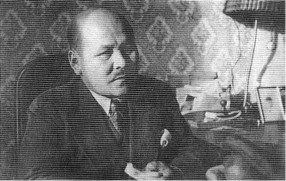 Орыс қызы веб-камера алдында балағат сөздер айтады.