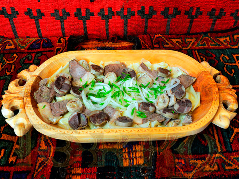 Бешбармак в астане. Бешбармак башкирский. Астау для бешбармака. Бешбармак нарынский. Казахская кухня бешбармак.