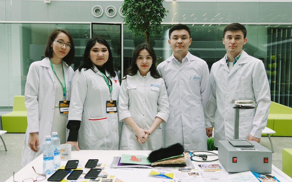 Кішкентай қытай қыздарымен порно көру