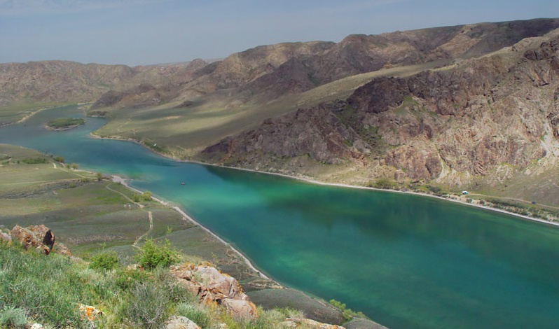 Лиза Энн жігітпен жыныстық қатынасқа түсер алдында душқа түседі. Біз аяқтаймыз және зәр аламыз