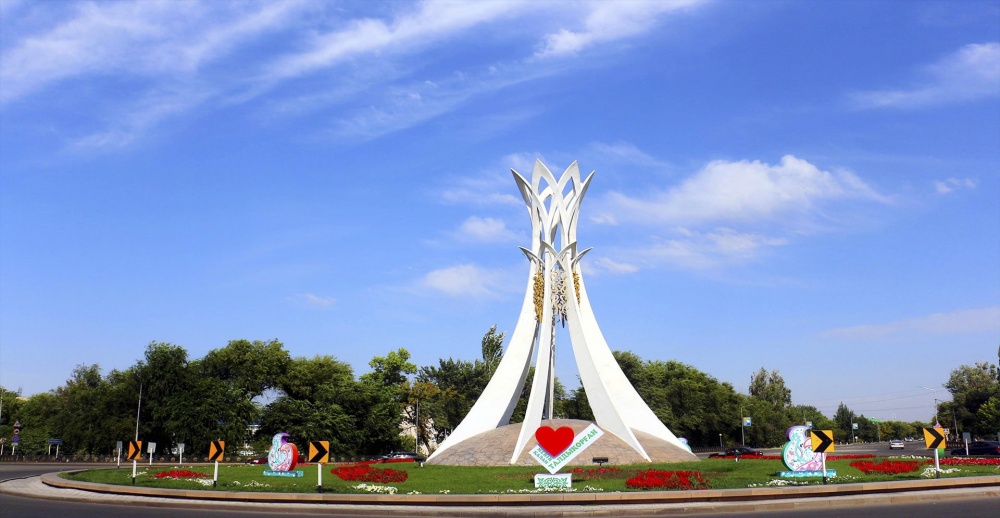 Үлкен әтеш қыздықты алады