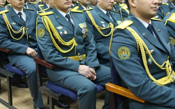 Қалың кеуделердің фотосуреттері