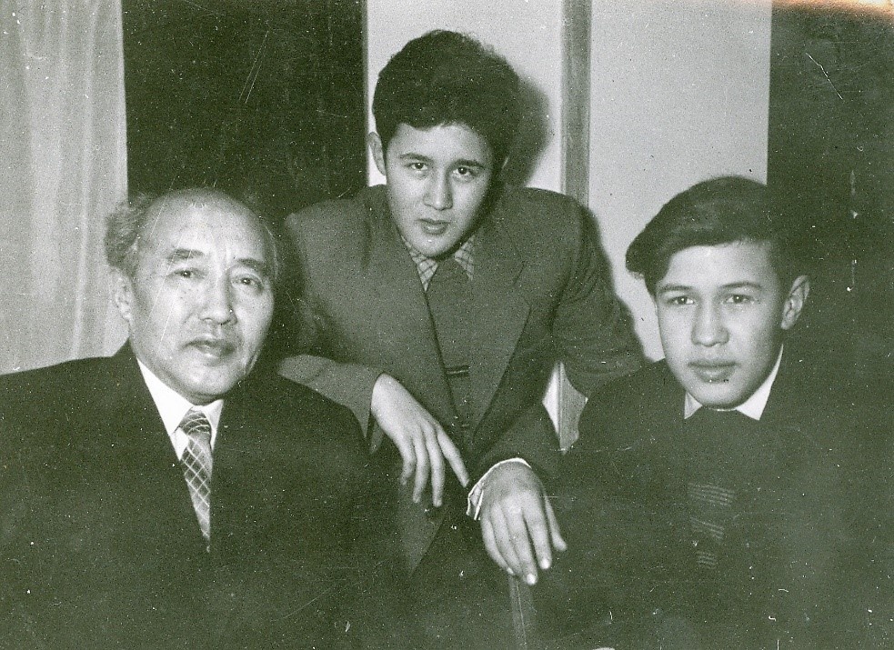 Үлкен жамбастары бар кеуделі әйелдердің порнофотосуреттері