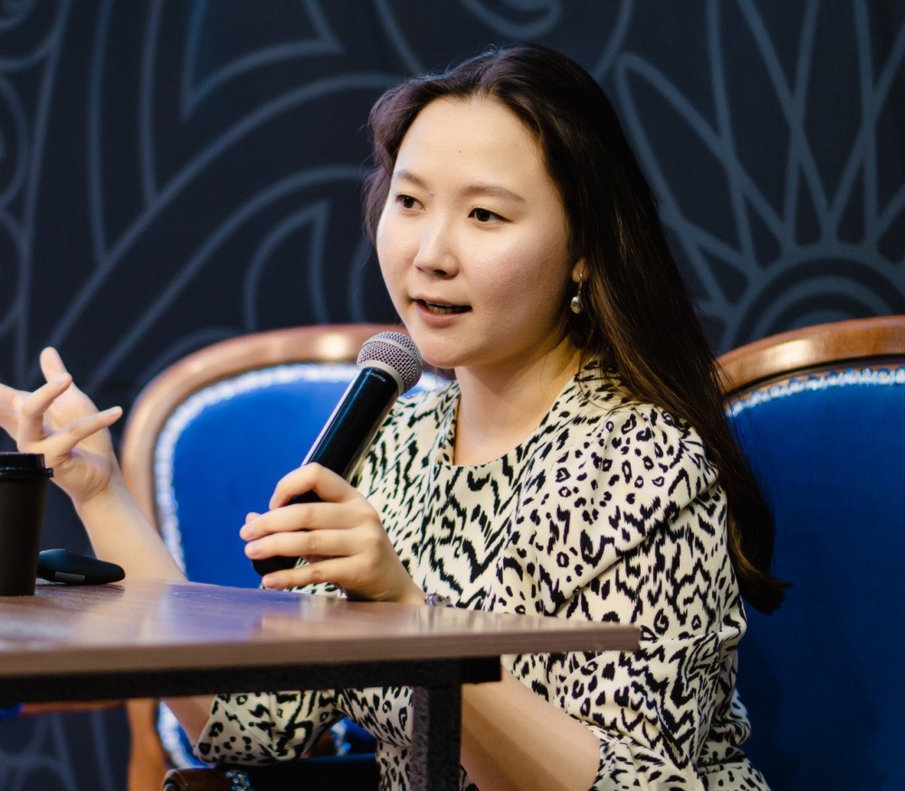 Орнынан тұрып аяқтайды