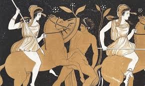 Моншадағы колхозшы Мини юбкалар мен шұлықтардағы жетілген әйелдер